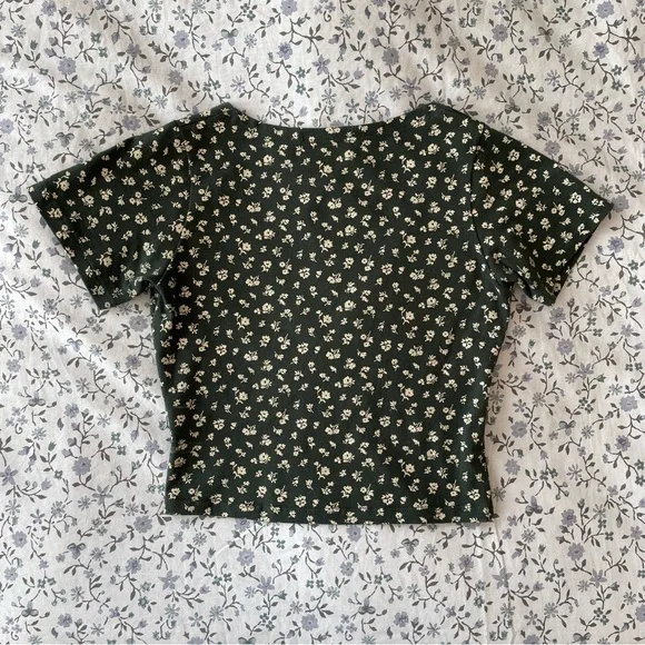 brandy melville green floral top - Picture 2 of 2